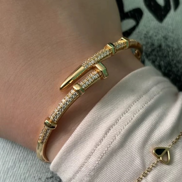 Just Un Clou Nail Gold Crystal Elegant Bracelet - Picture 12 of 13